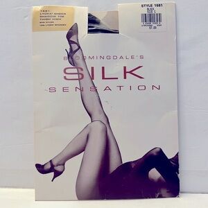 Pair of Bloomingdale’s silk sensation sheer thigh high stockings Size C NOS